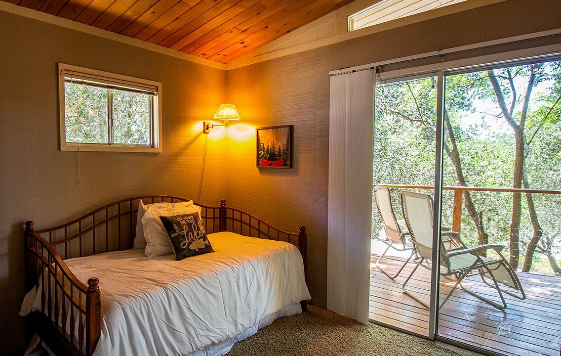 Photo of Bedroom in Groveland