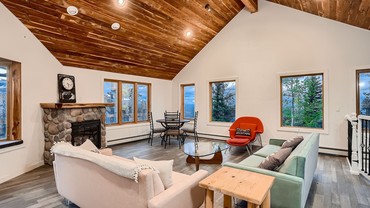 Photo of Livingroom in Black Hawk