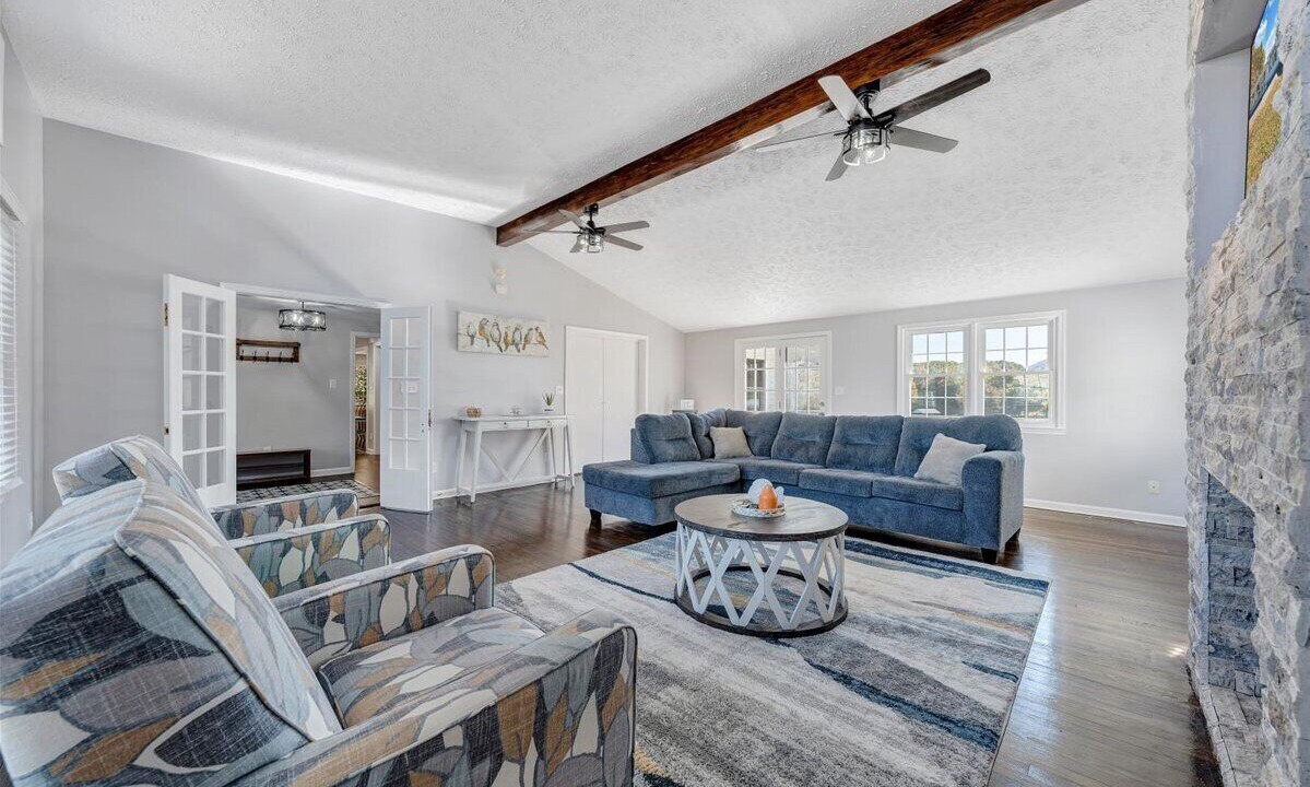 Photo of Livingroom in Huddleston