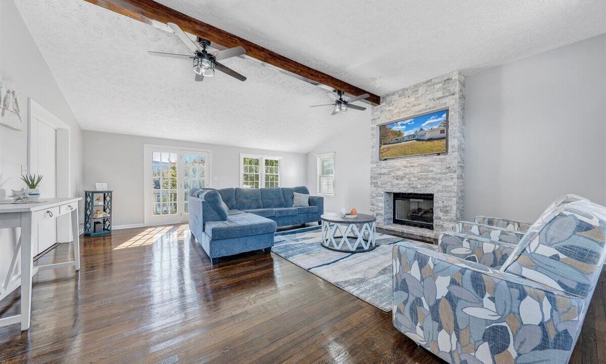 Photo of Livingroom in Huddleston