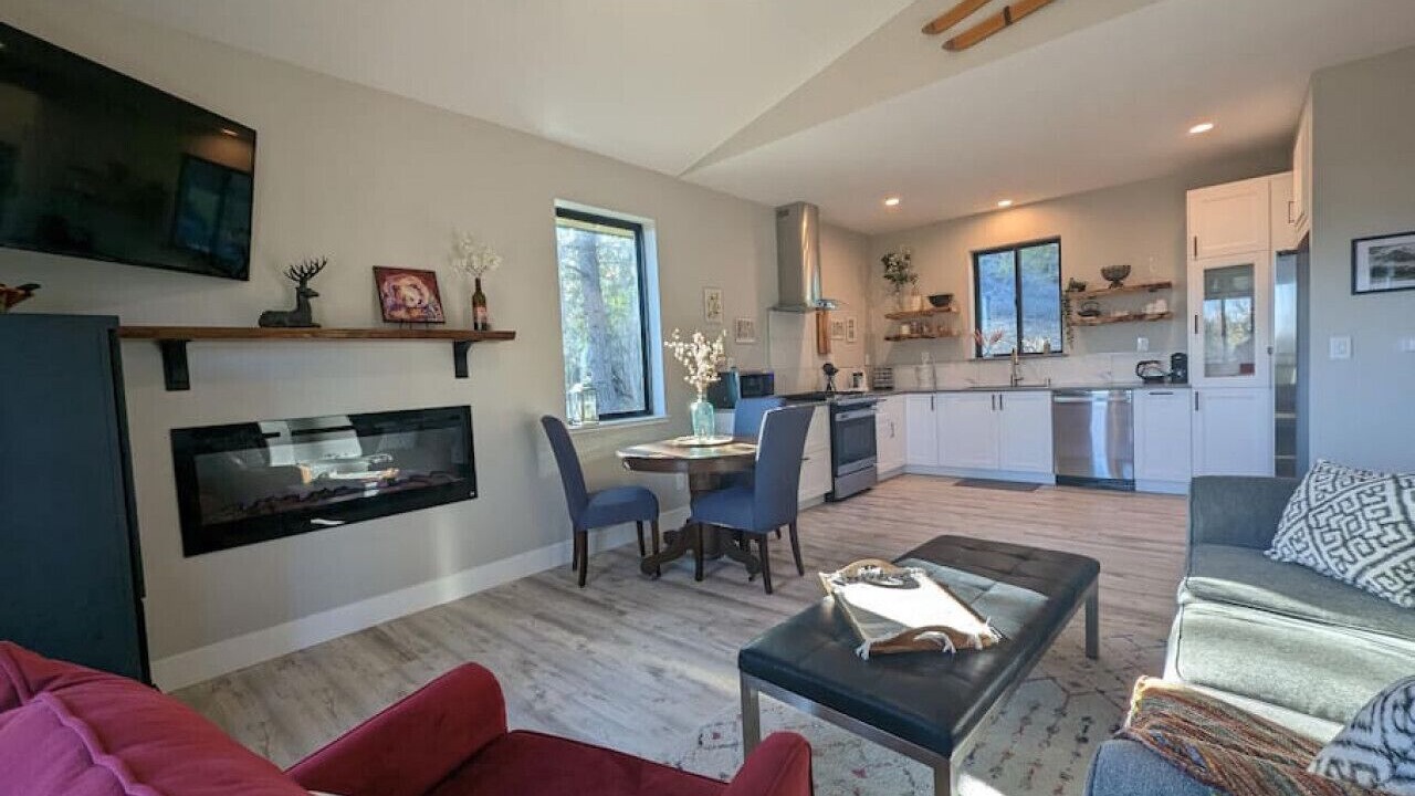 Photo of Livingroom in Apple Hill