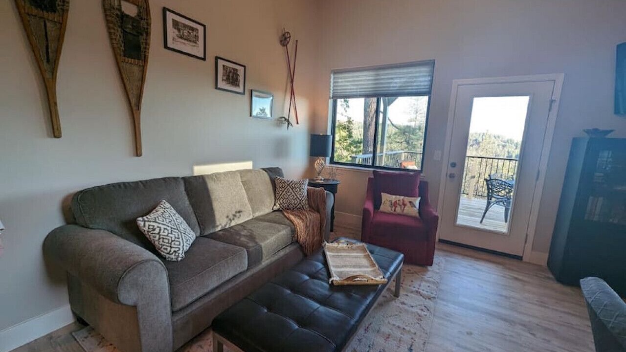 Photo of Livingroom in Apple Hill