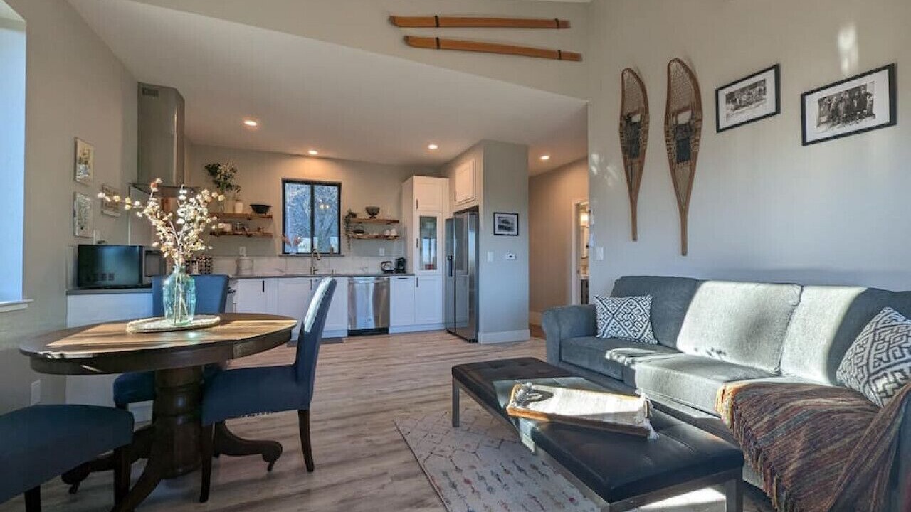 Photo of Livingroom in Apple Hill