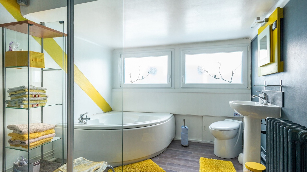 Photo of Bathroom in Coulogne