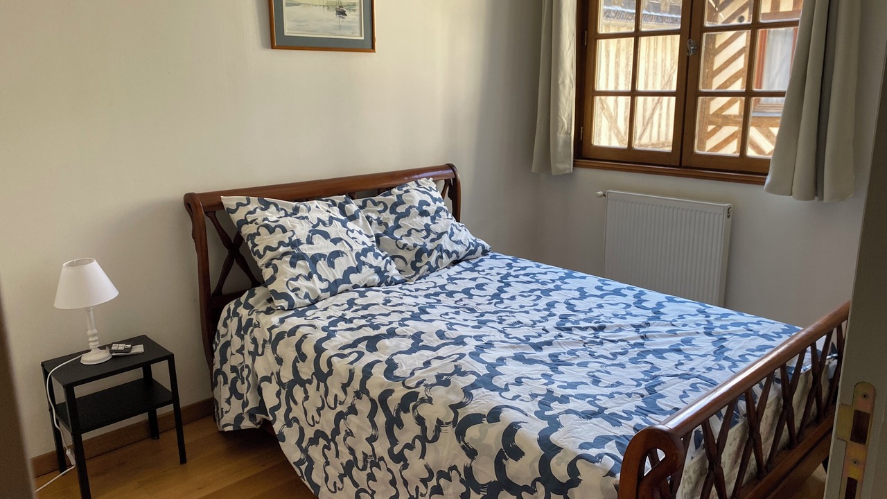 Photo of Bedroom in Lisieux