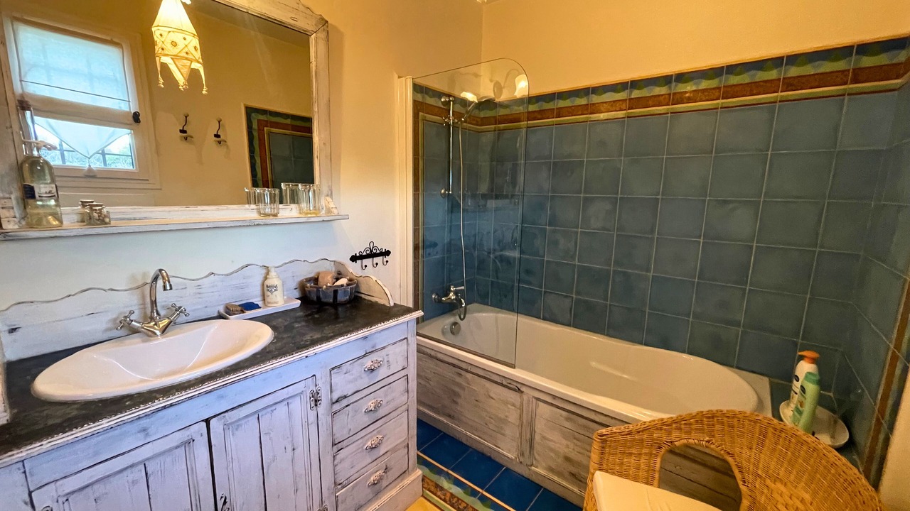 Photo of Bathroom in Caderousse