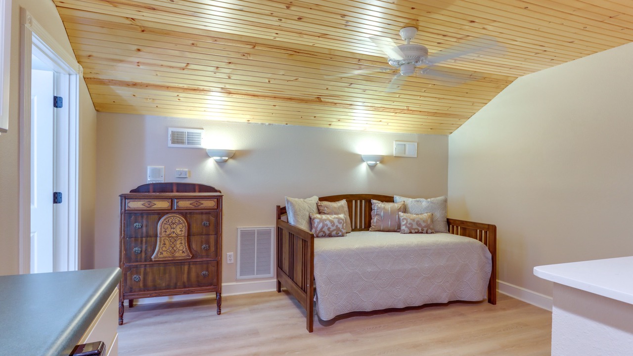 Photo of Bedroom in Camdenton