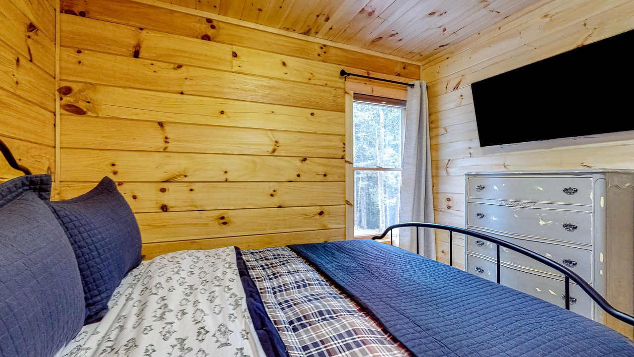 Photo of Bedroom in Hidden Lake