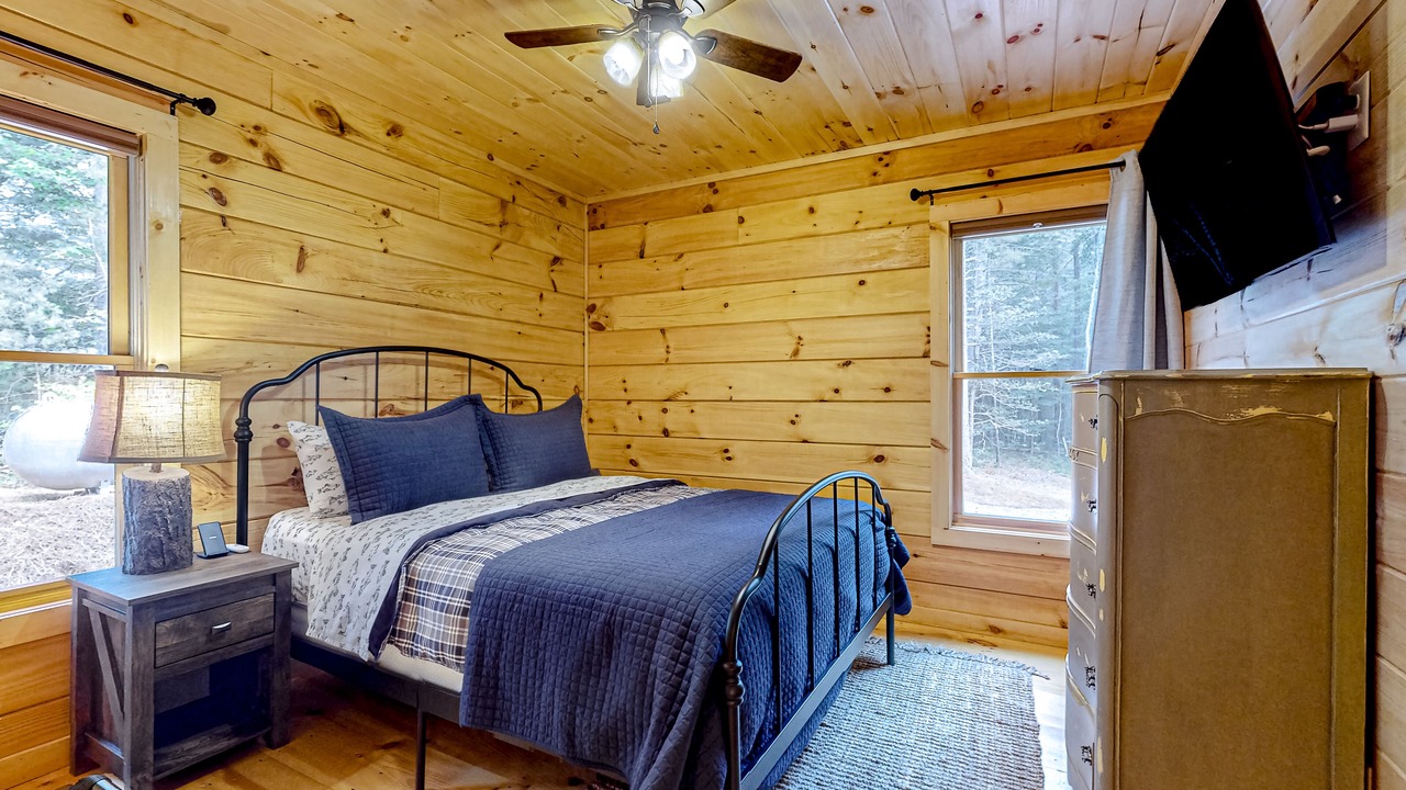 Photo of Bedroom in Hidden Lake