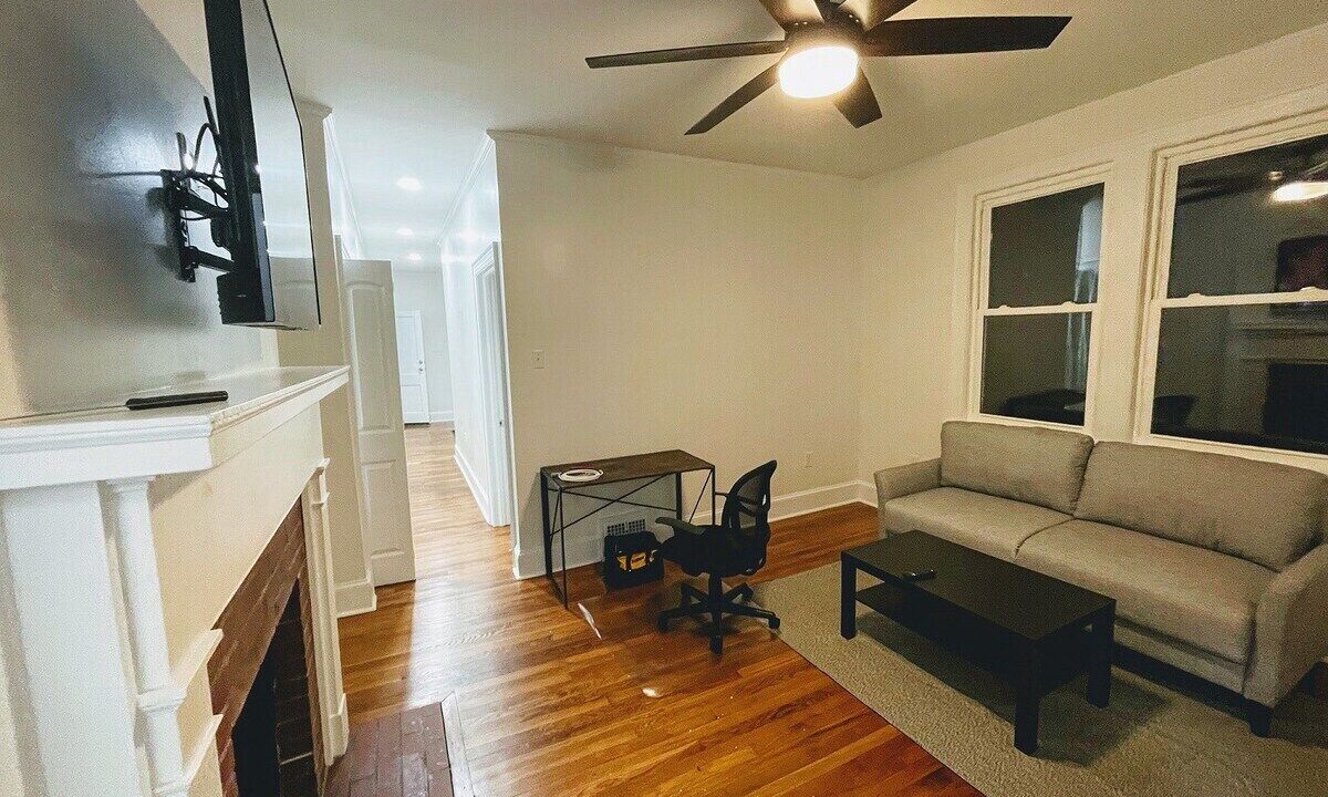 Photo of Livingroom in Forest Hills