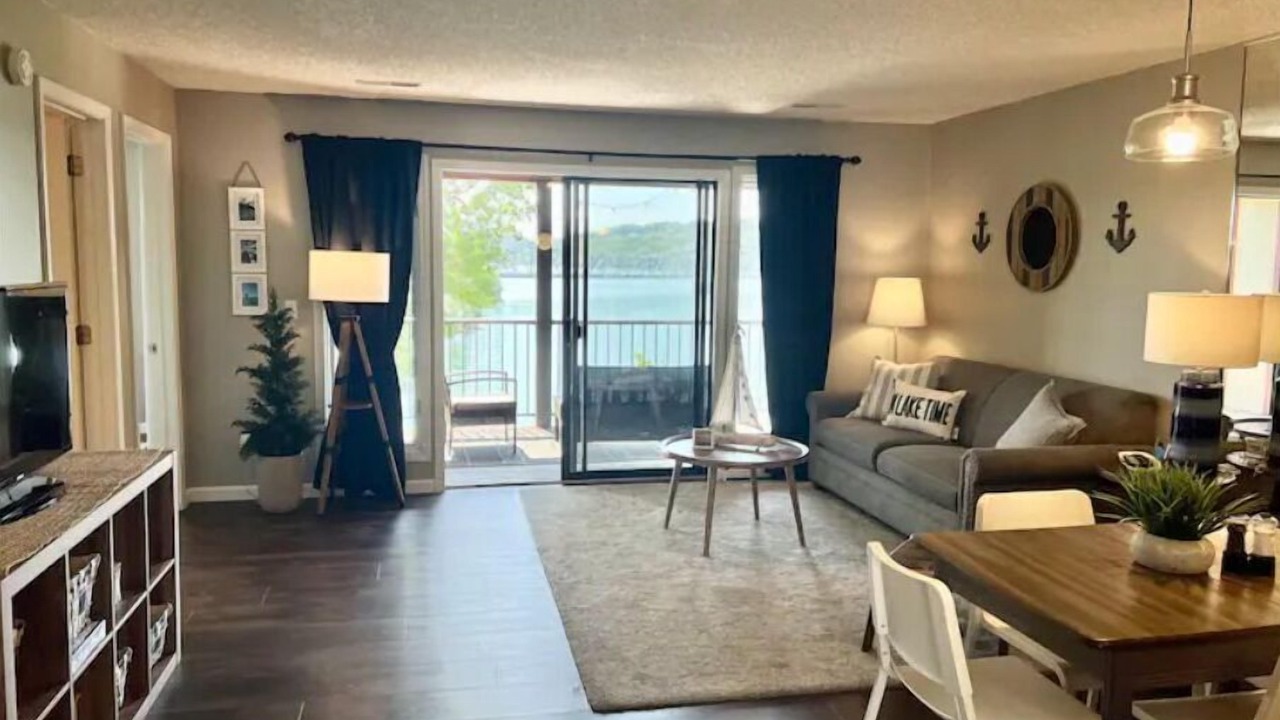 Photo of Livingroom in Kimberling City
