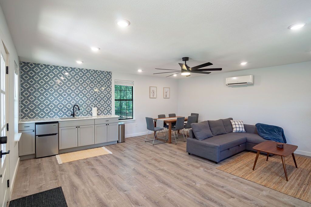 Photo of Livingroom in Lee County
