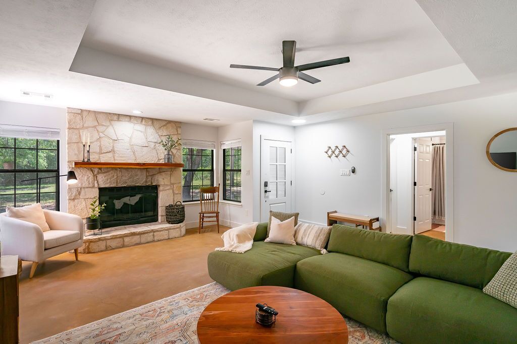 Photo of Livingroom in Lee County