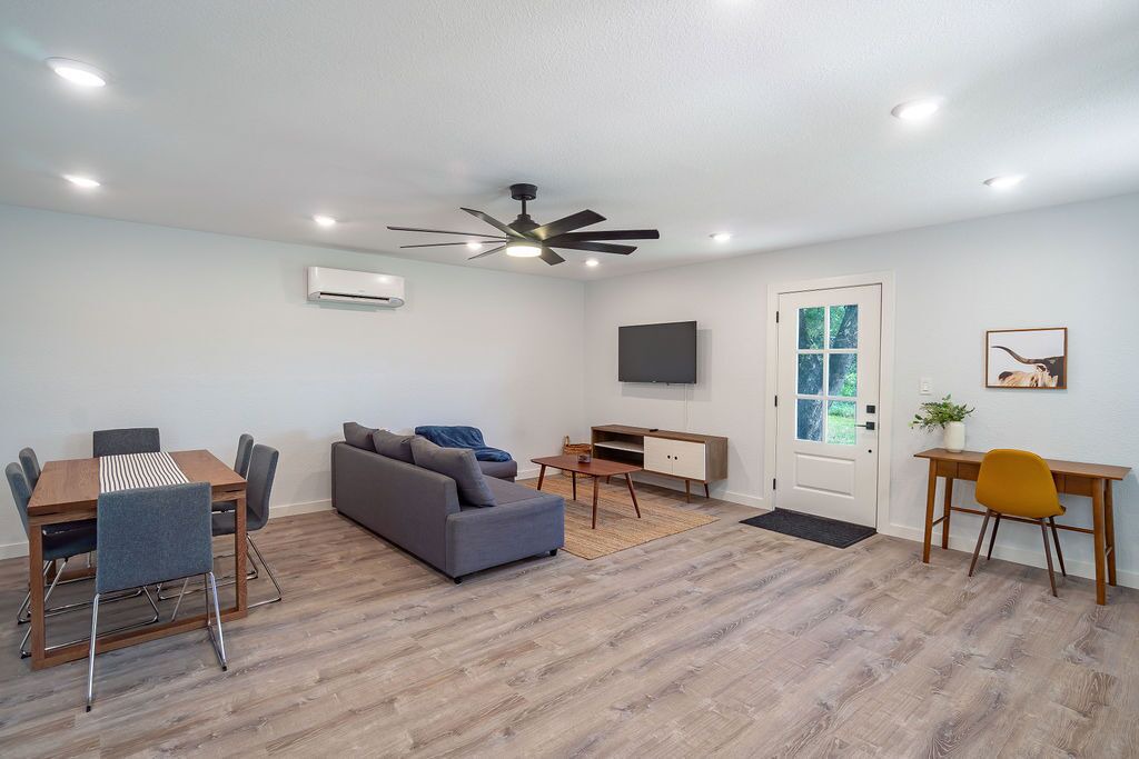 Photo of Livingroom in Lee County