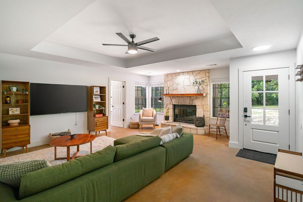 Photo of Livingroom in Lee County