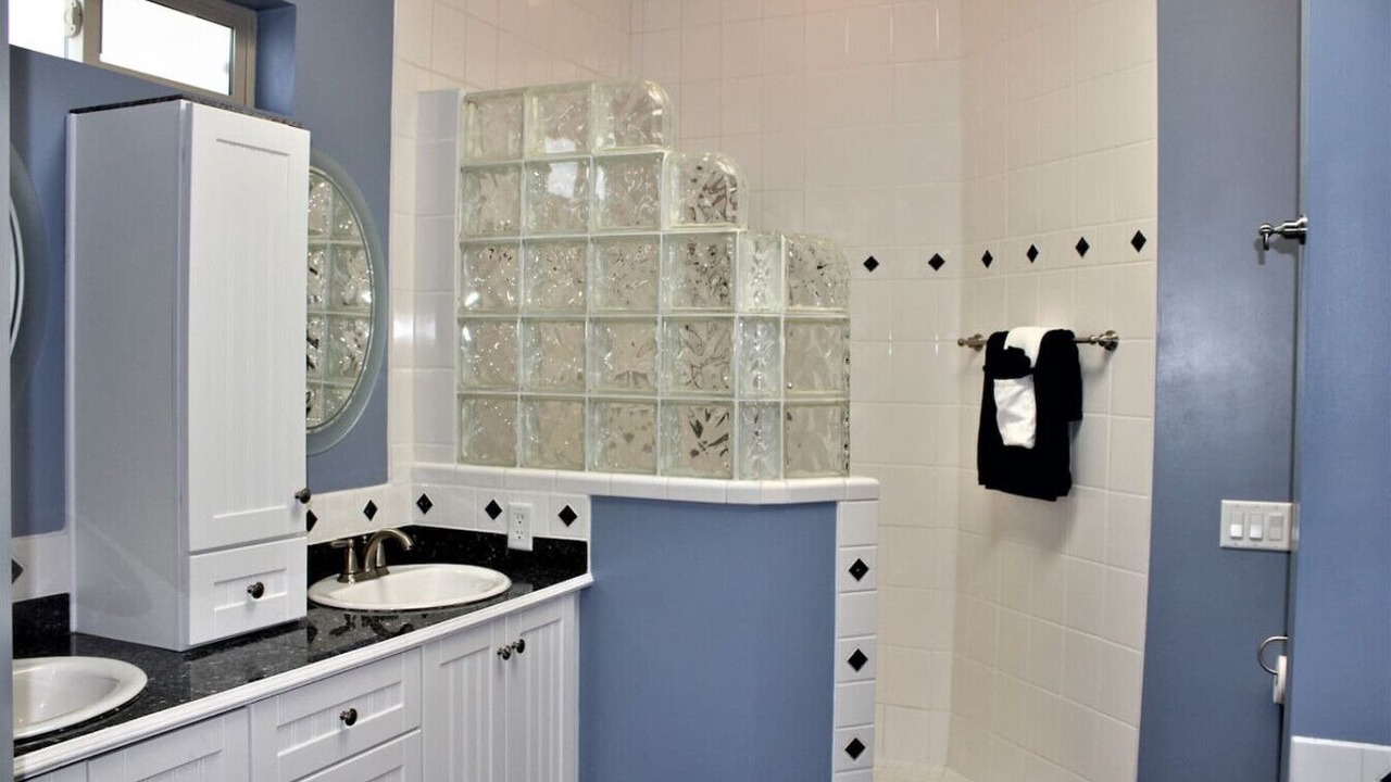 Photo of Bathroom in Oroville