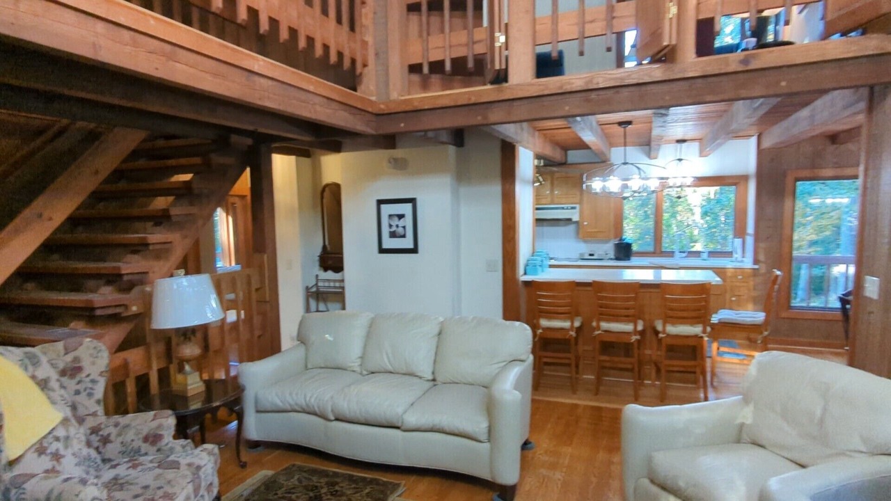 Photo of Livingroom in Andersonville