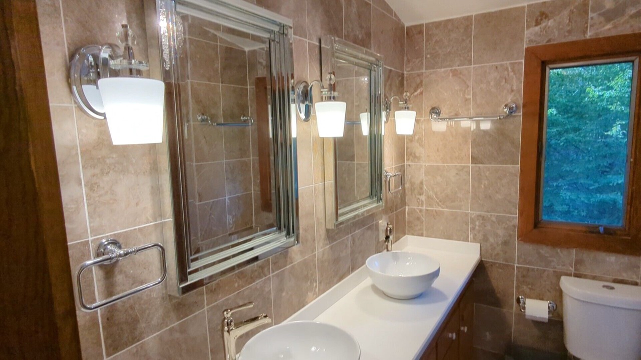 Photo of Bathroom in Andersonville