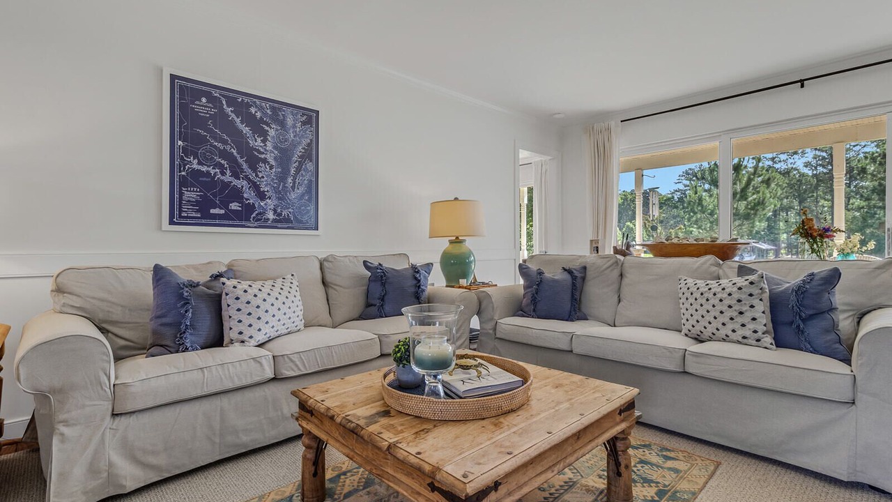 Photo of Livingroom in Mathews