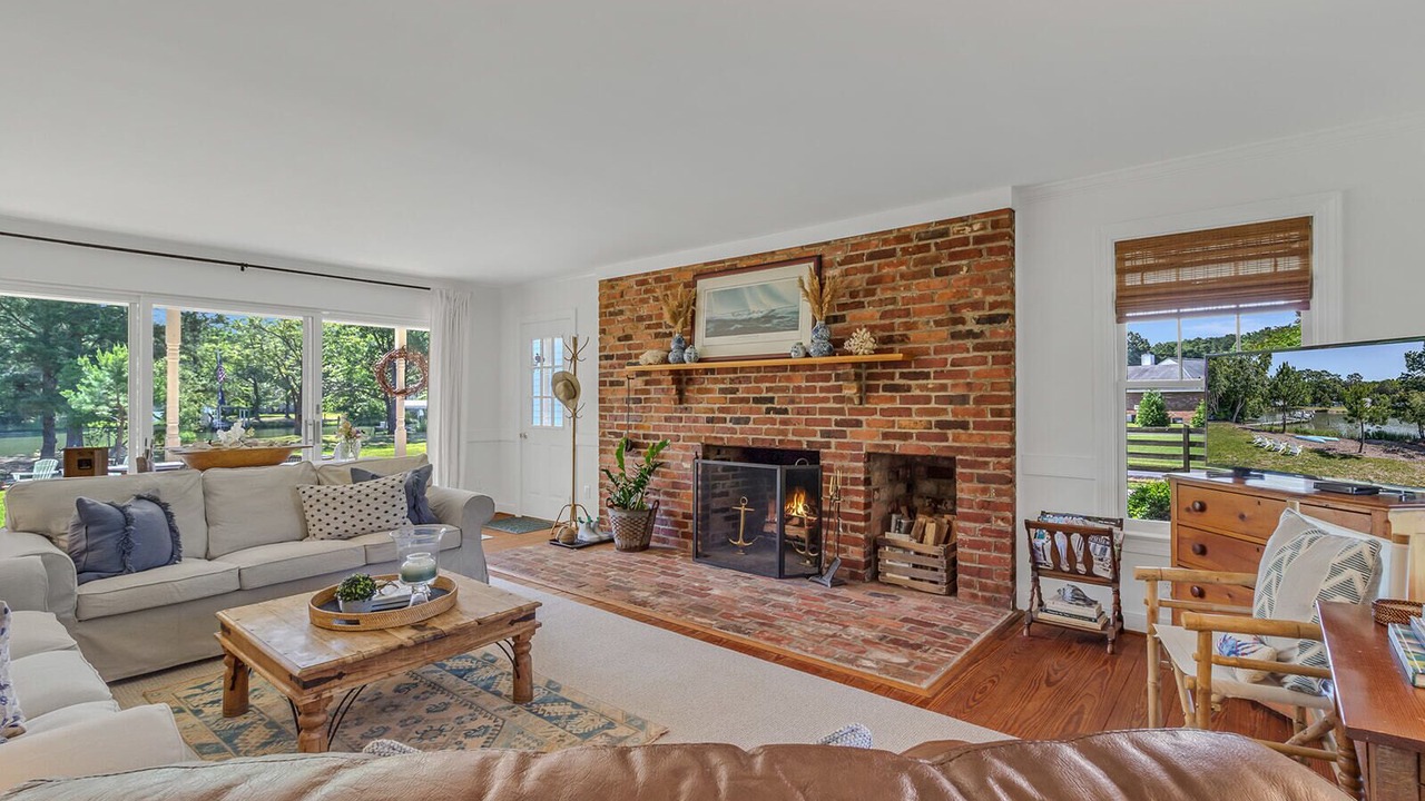 Photo of Livingroom in Mathews