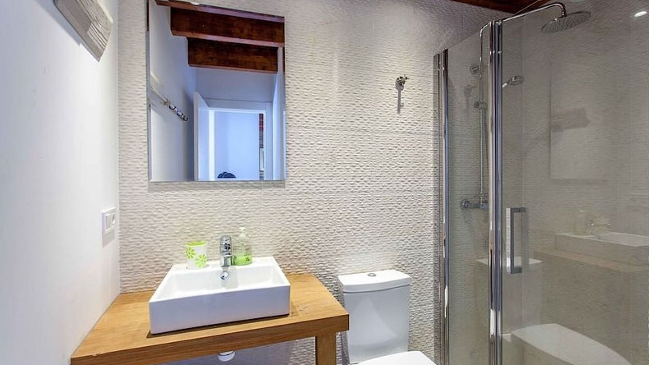 Photo of Bathroom in El Cabanyal