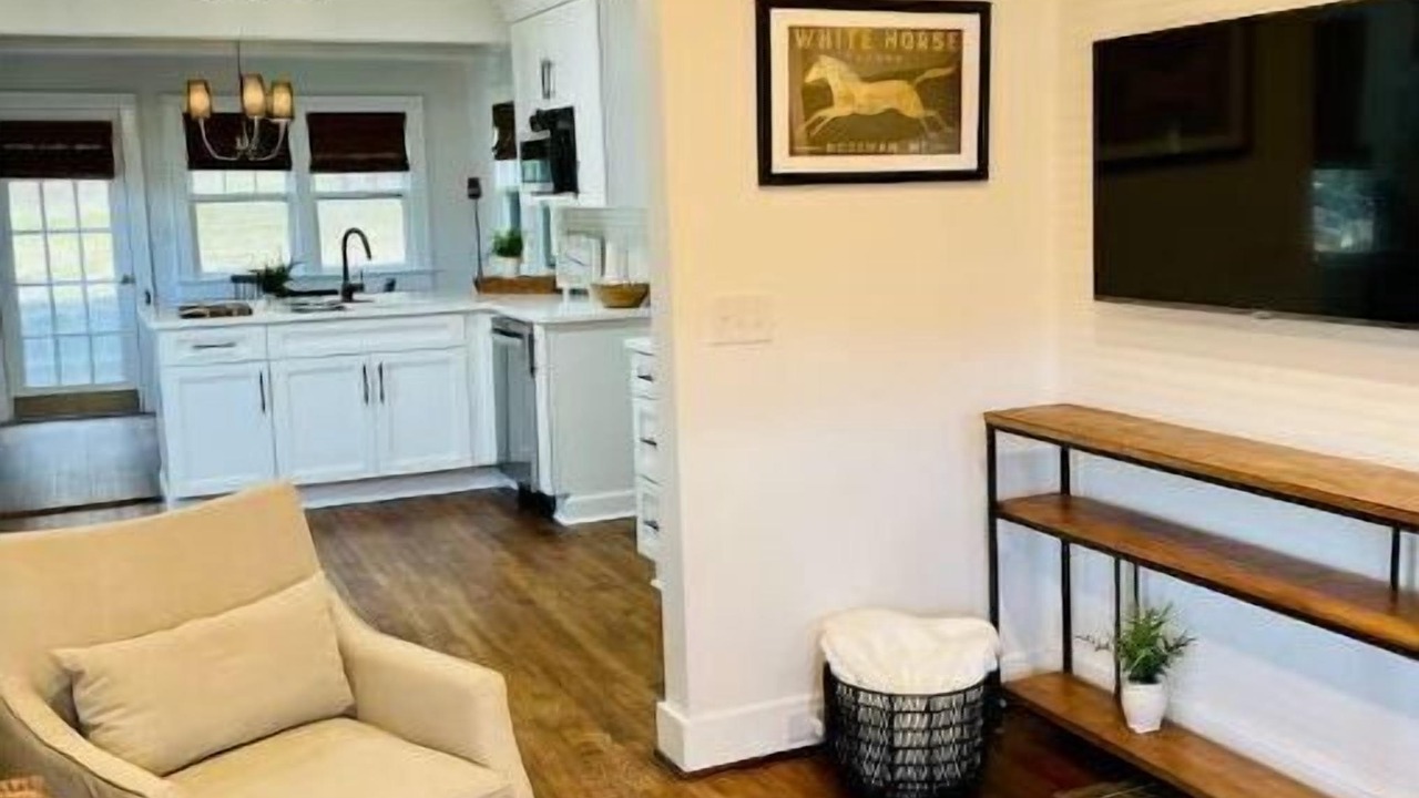 Photo of Livingroom in West Jefferson