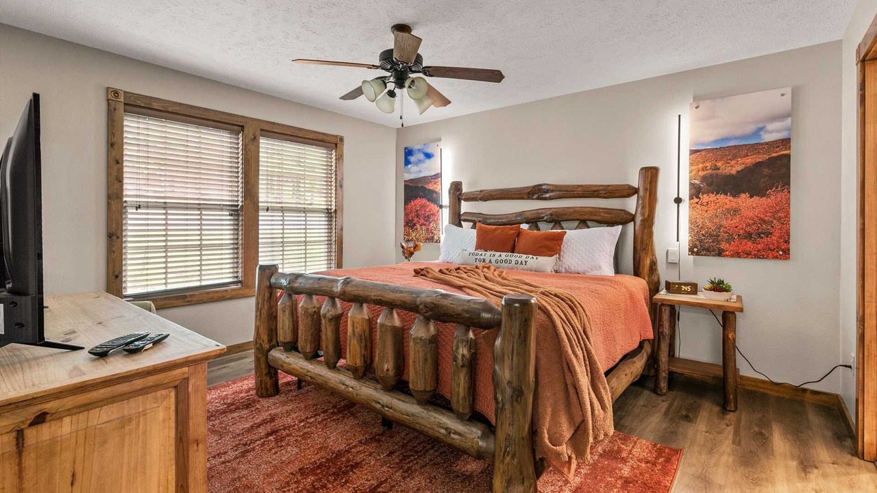 Photo of Bedroom in Reeds Spring
