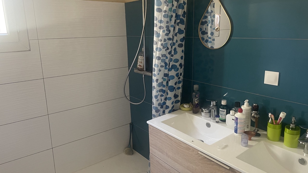 Photo of Bathroom in Pujaut