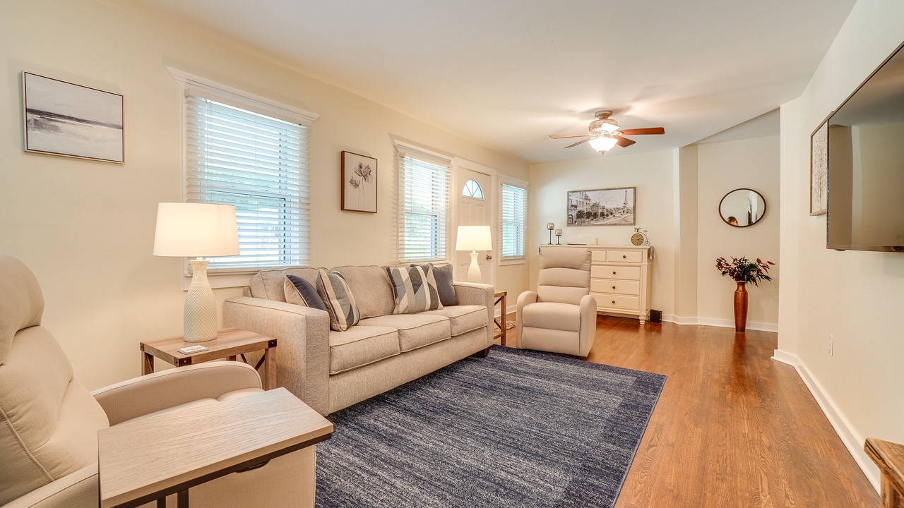 Photo of Livingroom in Lakewood