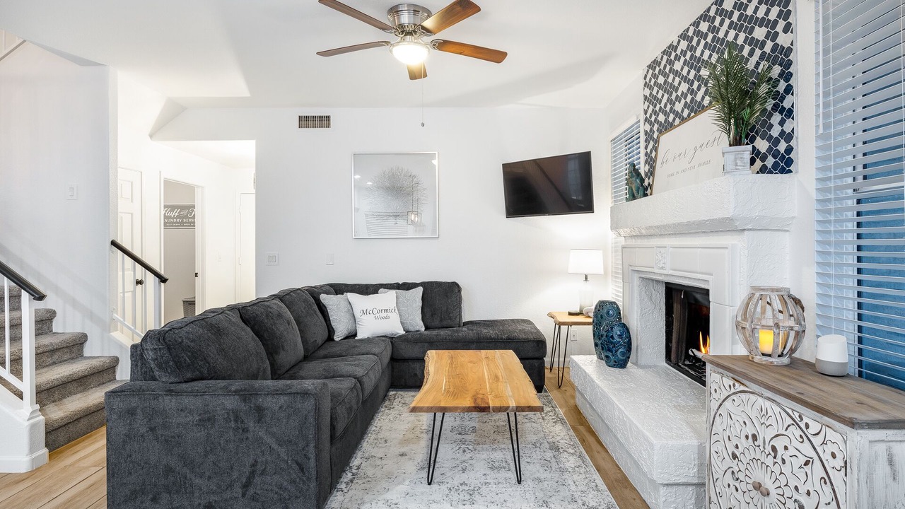Photo of Livingroom in Garden Lakes