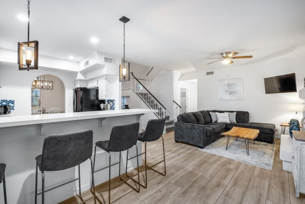 Photo of Livingroom in Garden Lakes