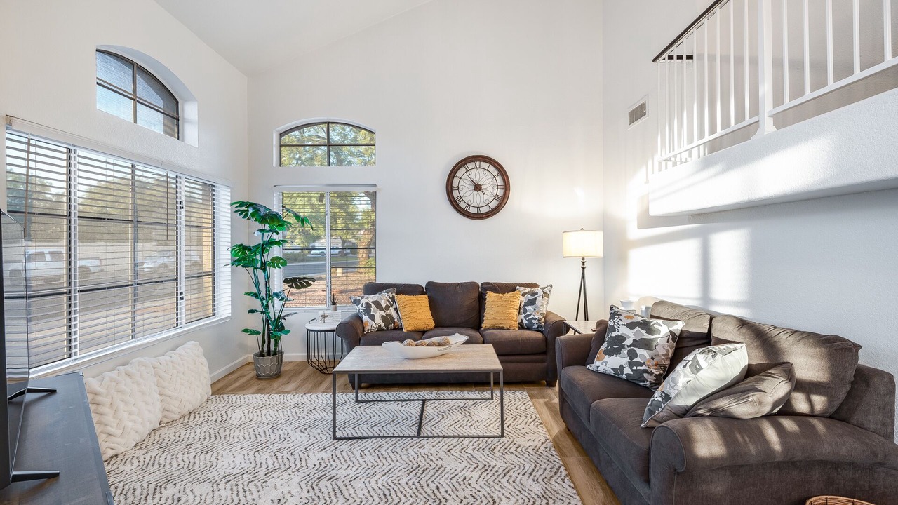 Photo of Livingroom in Garden Lakes