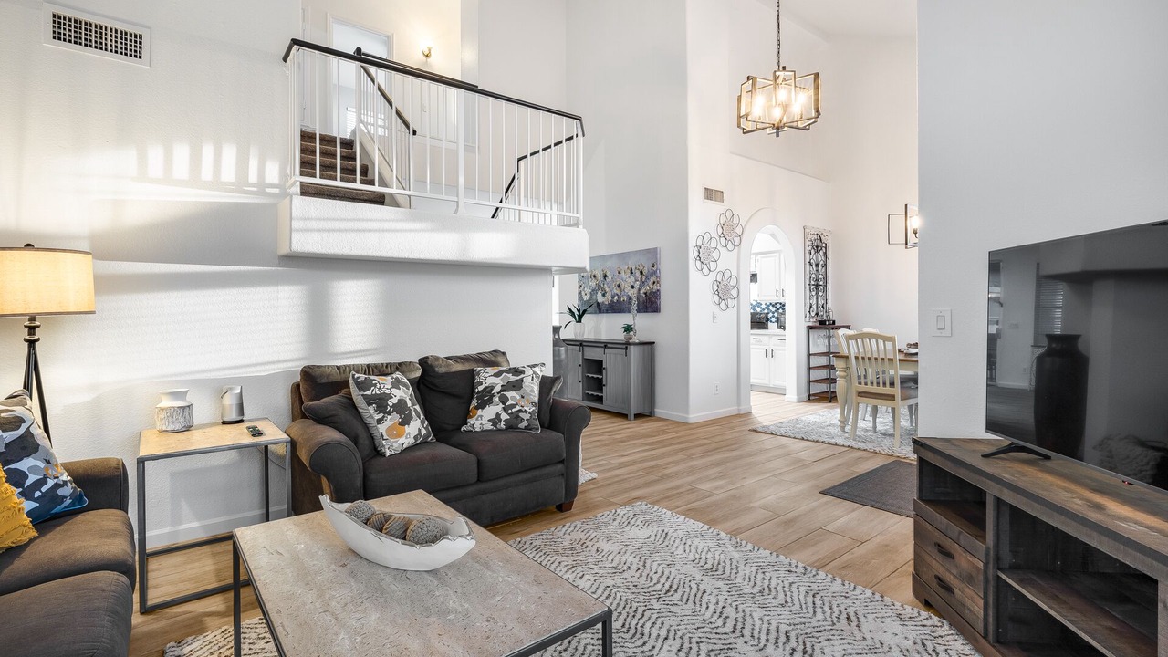 Photo of Livingroom in Garden Lakes