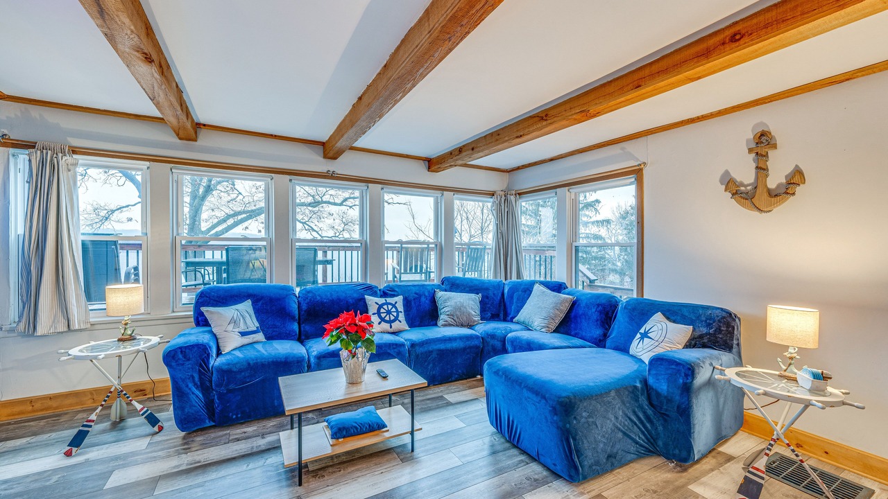 Photo of Livingroom in Fox Lake