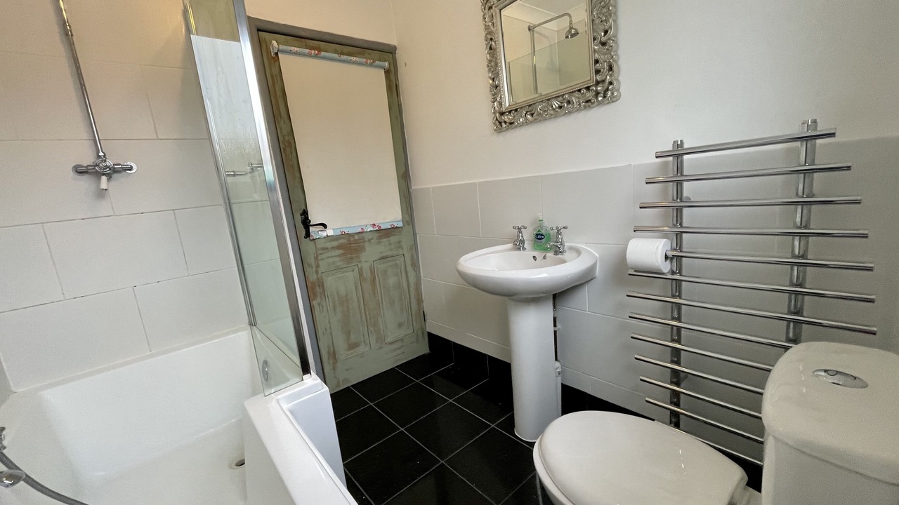 Photo of Bathroom in Glynneath