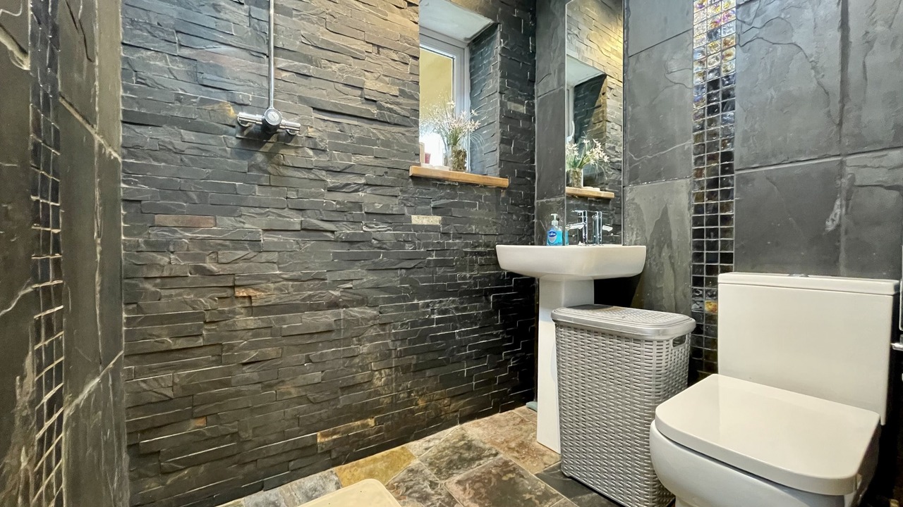 Photo of Bathroom in Glynneath