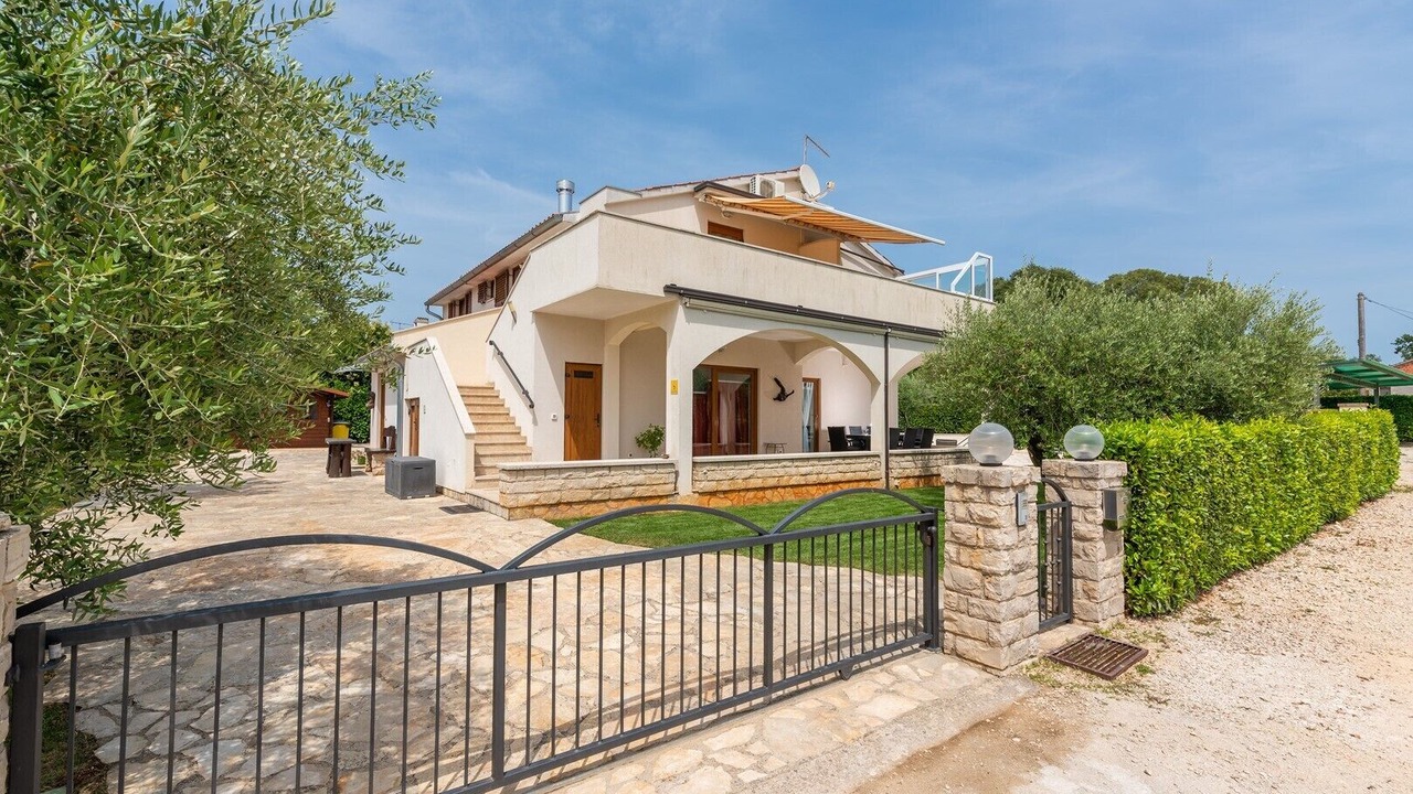 Photo of Outdoor in Zbandaj