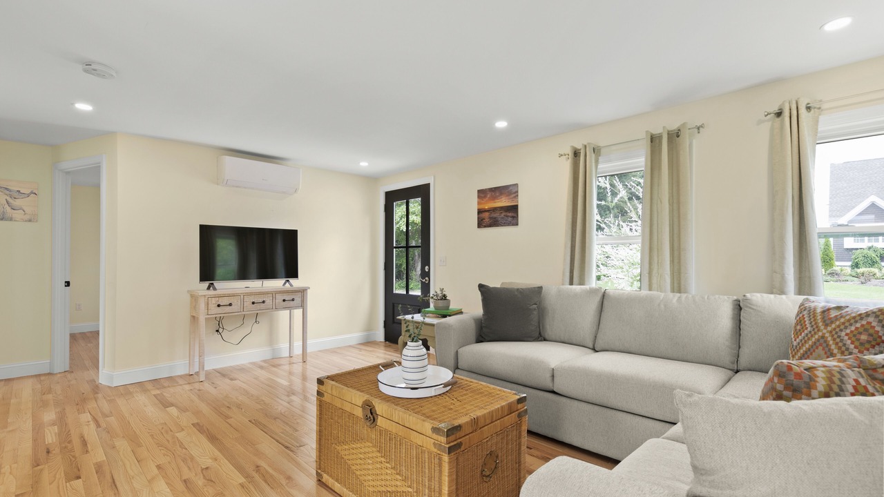 Photo of Livingroom in Pocasset