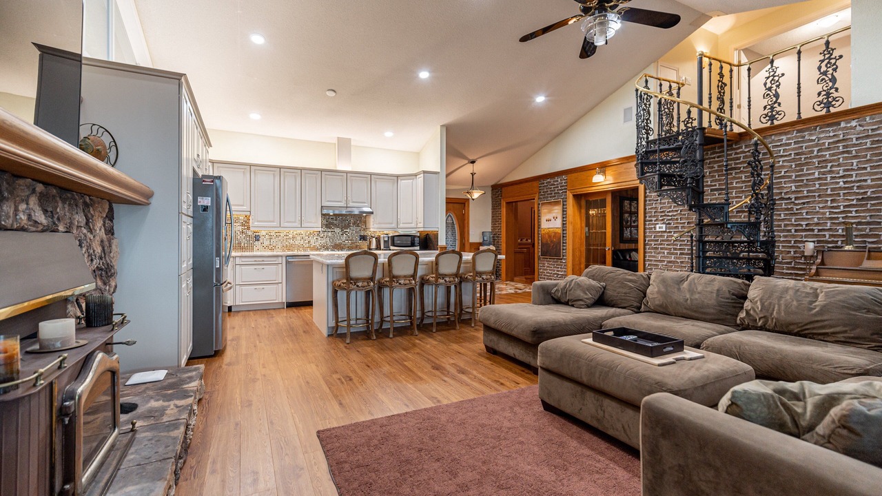 Photo of Livingroom in Fenelon Falls