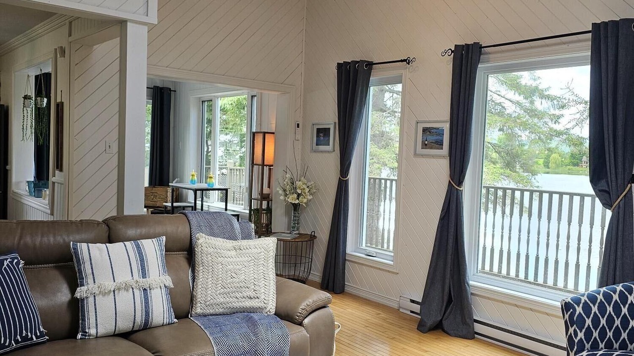 Photo of Livingroom in Saint-Andre-Avellin
