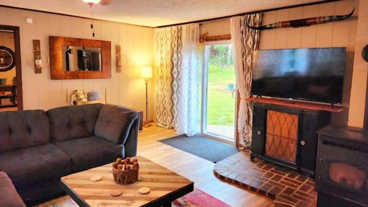 Photo of Livingroom in Doniphan
