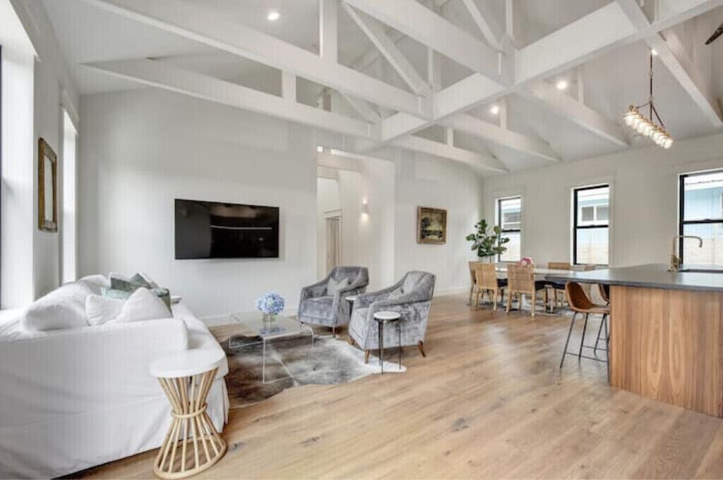 Photo of Livingroom in MLK