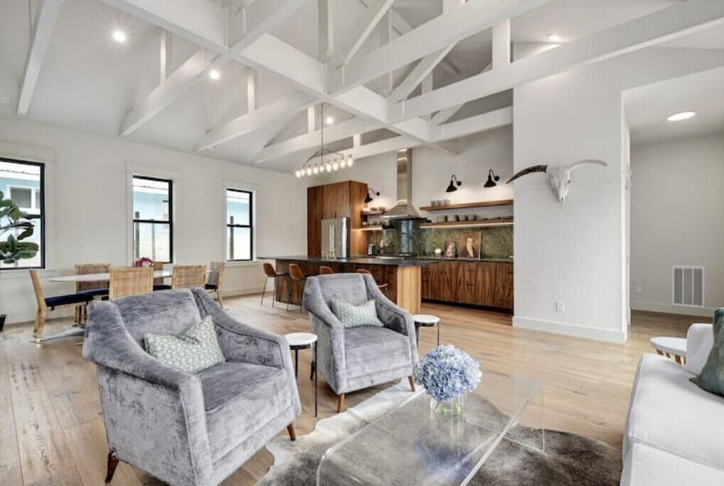 Photo of Livingroom in MLK