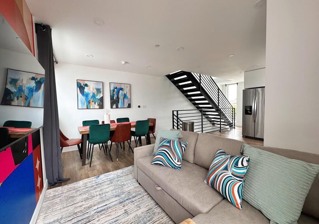 Photo of Livingroom in Mid City