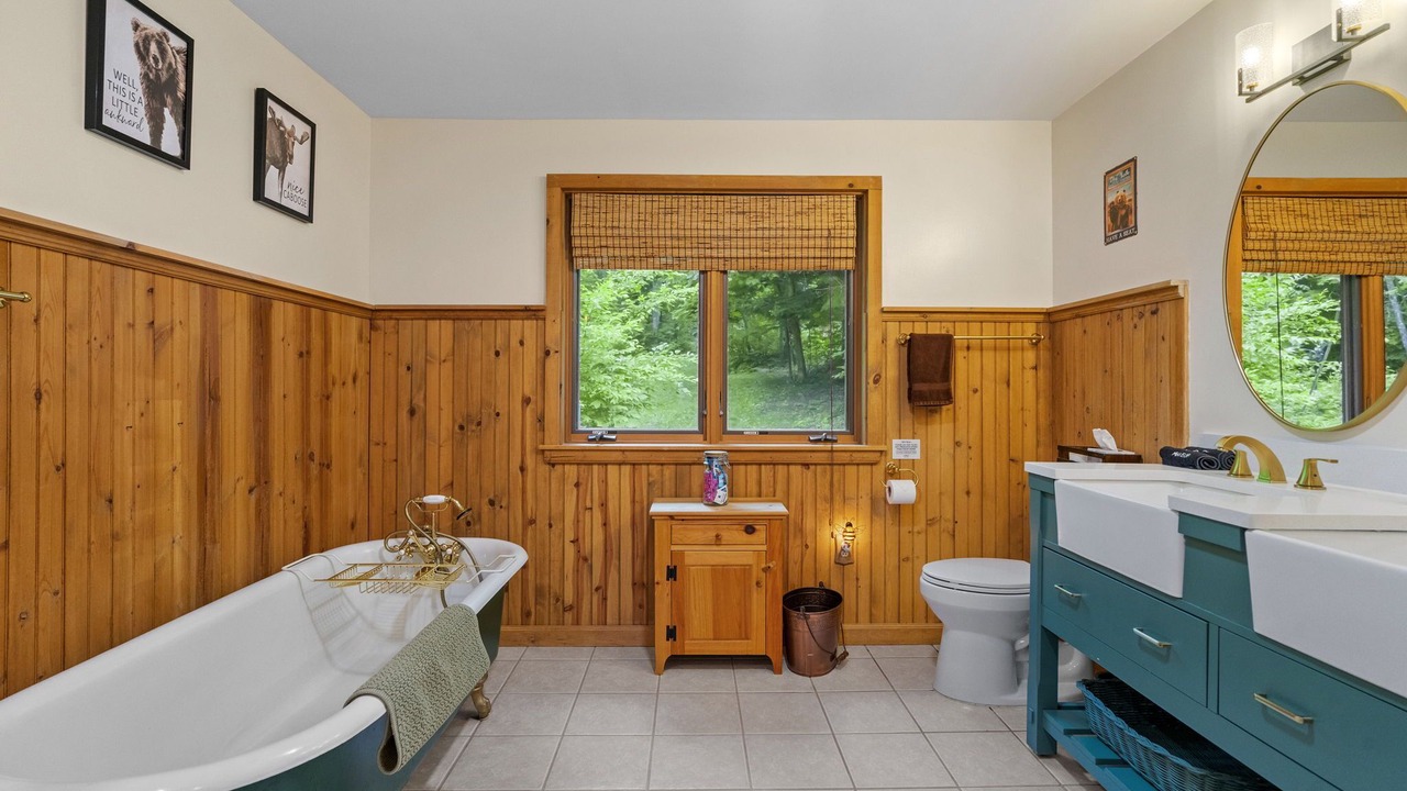 Photo of Bathroom in Town of Hope