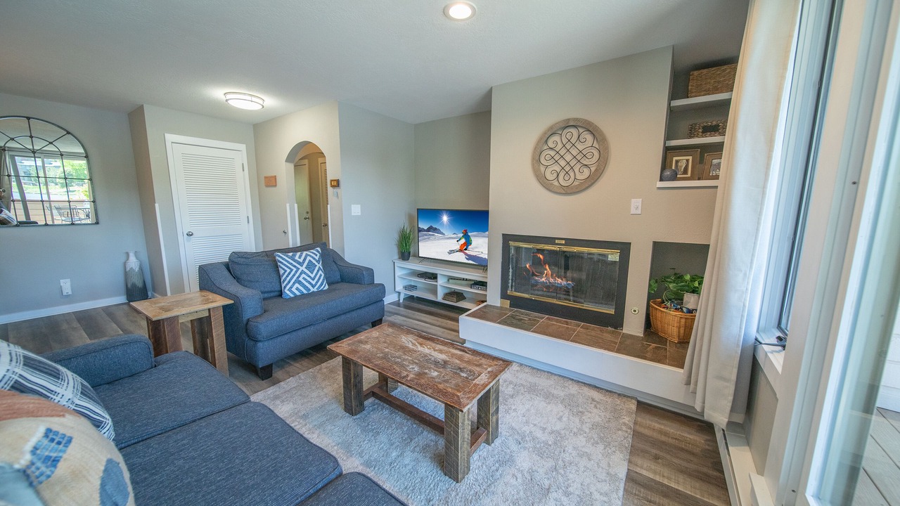 Photo of Livingroom in Lakeside Village