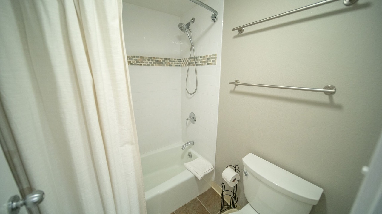 Photo of Bathroom in Lakeside Village