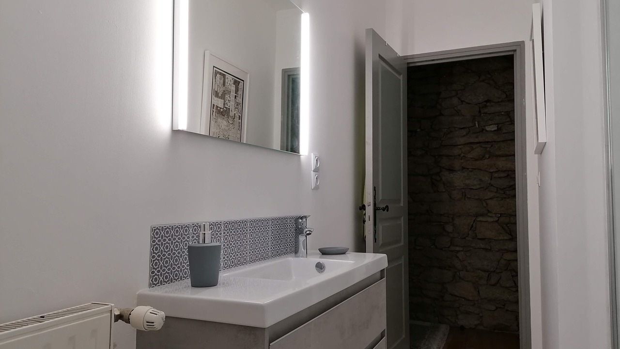 Photo of Bathroom in Dinan