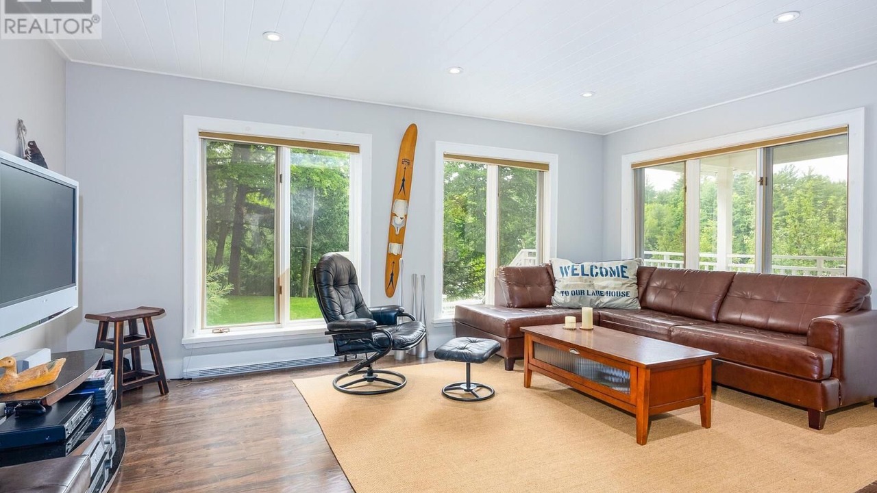 Photo of Livingroom in Muskoka Lakes