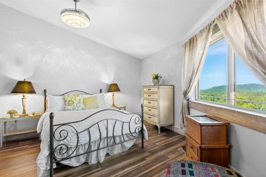 Photo of Bedroom in Saluda